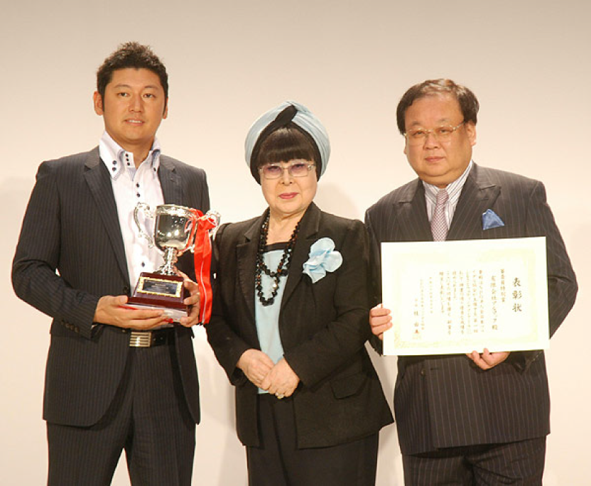 全日本ブライダル協会の表彰の様子